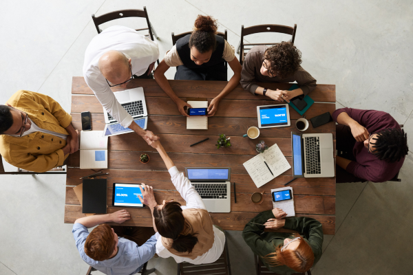 equipo interno vs agencia externa analisis costes
